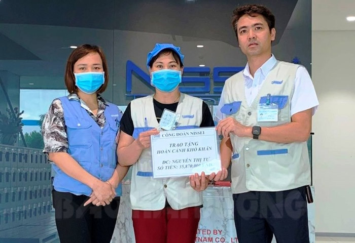Công đoàn Công ty TNHH Công nghệ Nissei Việt Nam hỗ trợ gần 36 triệu đồng cho con công nhân chữa bệnh